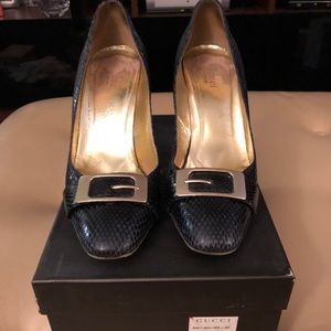 Gucci Pumps in black skin w gold hardware